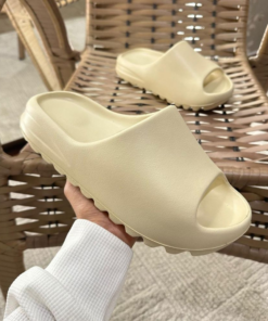 chinelo slide yeezy bege